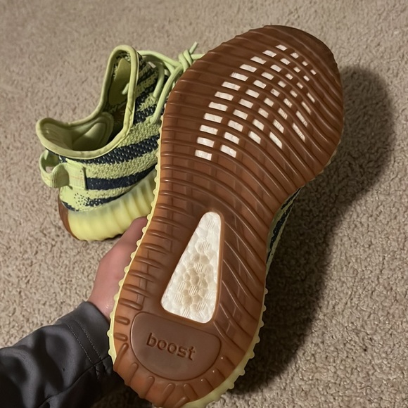 Yeezy 350 v2 frozen yellow size 8 - Picture 2 of 11